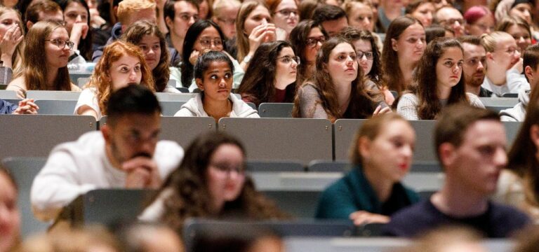 Lehrerausbildung bleibt an den Universitäten des Landes