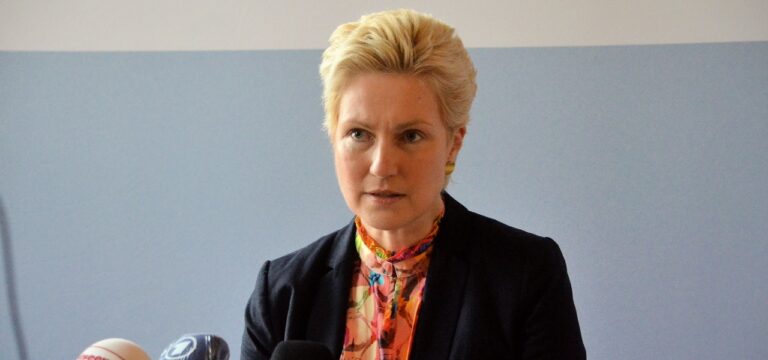 Schwesig für Beschränkung der Reisetätigkeit