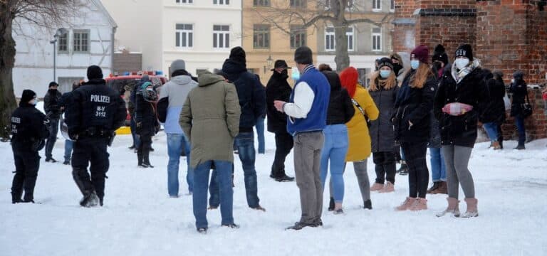 Innenminister: Strengere Kontrollen bei Corona-Protesten