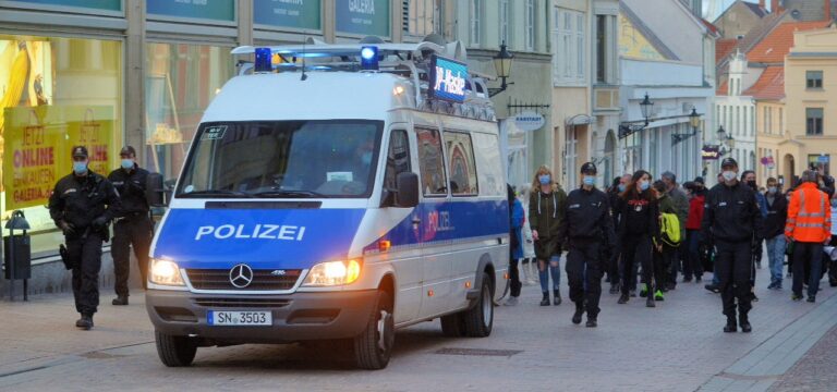 Wismar Versammlung in der Innenstadt am Montagabend verlief friedlich