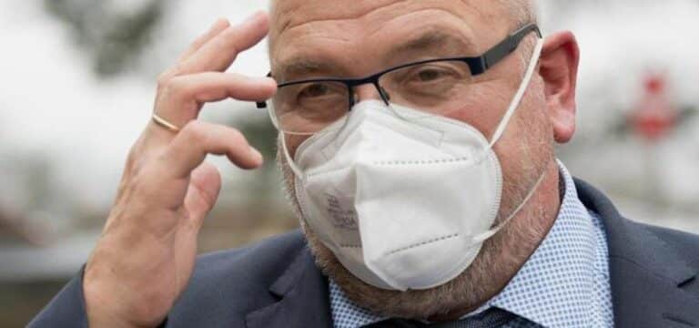 Schwerin: Gesundheitsminister ruft zur Corona-Impfung auf