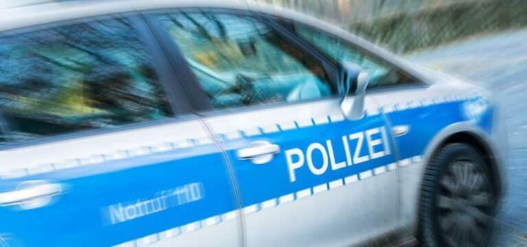 Autofahrer fährt Kind an und lässt es schwer verletzt liegen