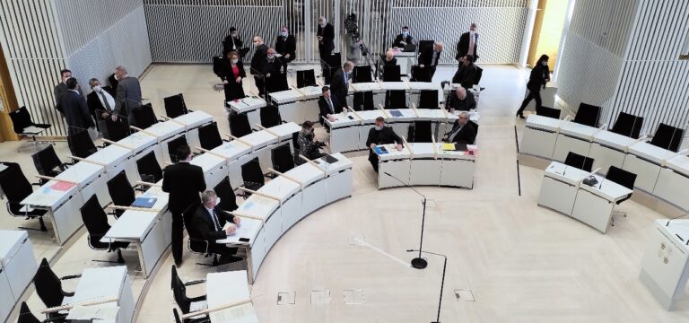 Landtag billigt Kurs der schrittweisen Lockdown-Lockerungen