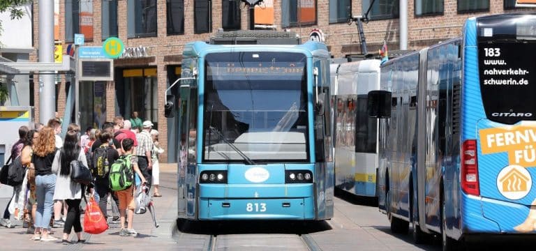 Nach Ende des Lockdowns: Öffentlicher Nahverkehr läuft an