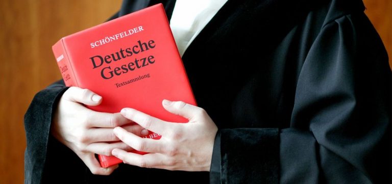 Angezündete Frau: Polizist zu elf Jahren Haft verurteilt