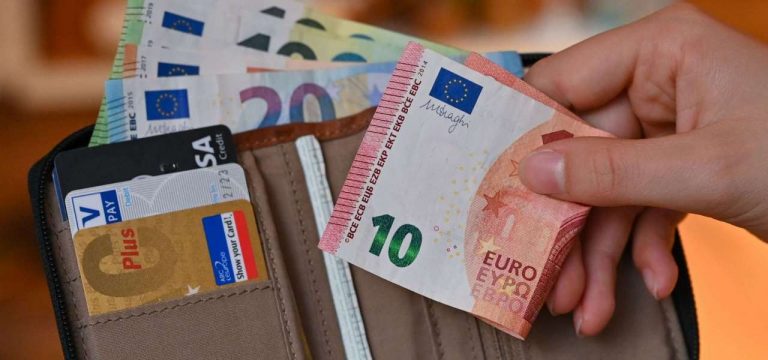 Gadebusch: Falscher Bankmitarbeiter betrügt Seniorin um 150 Euro