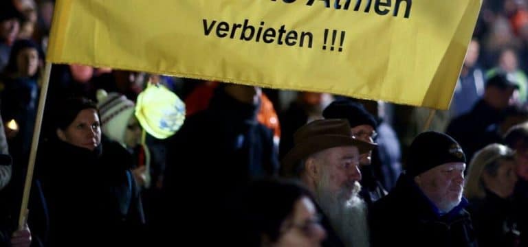 Rund 12.000 Menschen bei Protesten gegen Corona-Maßnahmen