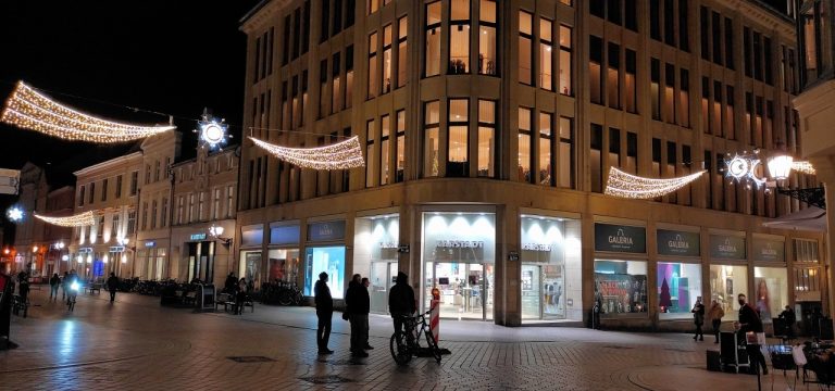 Wismar: Neue Weihnachtsbeleuchtung in der Fußgängerzone