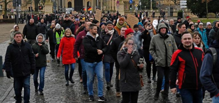 Rund 17.000 Menschen bei Protesten gegen Corona-Maßnahmen