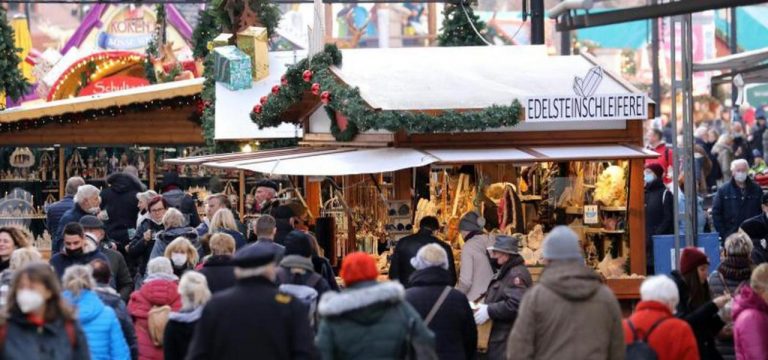 Rostocker tummeln sich ein letztes Mal auf Weihnachtsmarkt