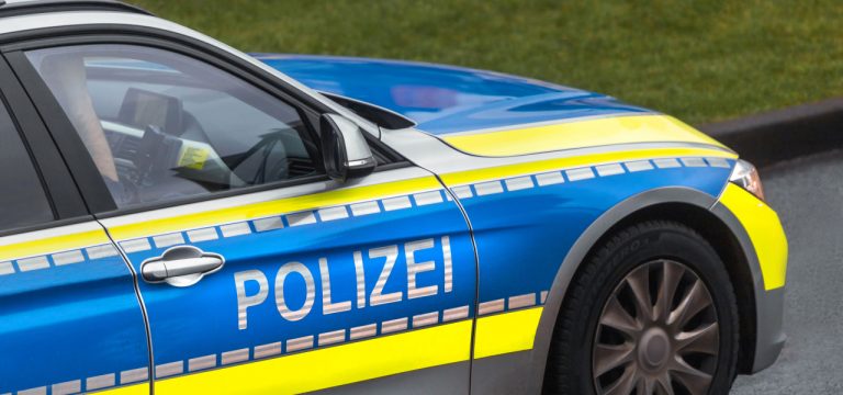 Grevesmühlen: 82-jähriger wird Opfer eines Trickbetruges – Täter schmeißen Beute aus Fluchtauto