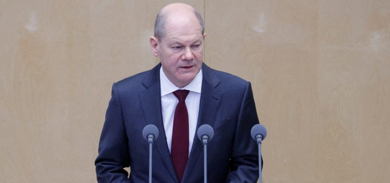 Berlin: Scholz kündigt 100 Milliarden zusätzlich für Bundeswehr an