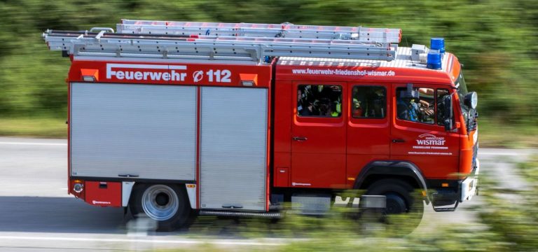 Wismar: Förderband im Gewerbegebiet Haffeld in Brand geraten