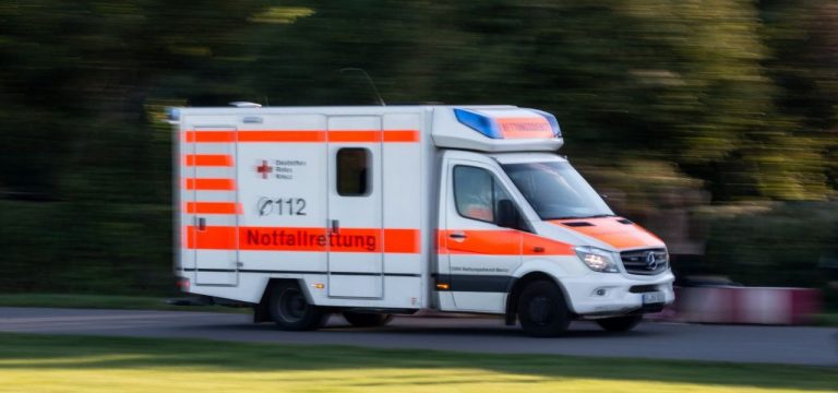 Autofahrer wird bei Unfall nahe Grevesmühlen eingeklemmt