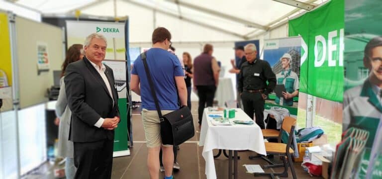 “Studierende treffen Wirtschaft”: Firmenkontaktbörse heute in Wismar