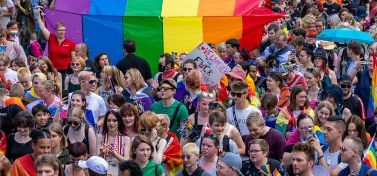 Rund 1000 Menschen beim Christopher-Street-Day in Schwerin