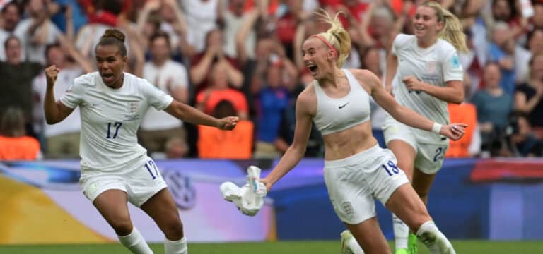 Spätes Drama: Englands Fußballerinnen krönen sich zum Europameister