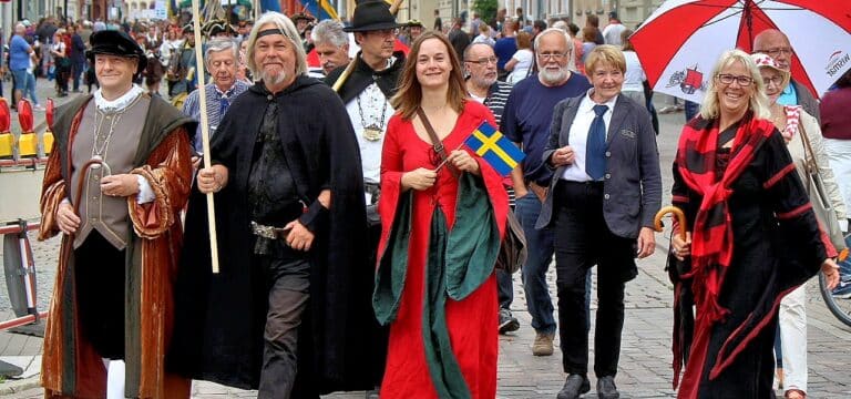 Das Schwedenfest kann kommen: Amtsleiterin Sibylle Donath mit den Highlights