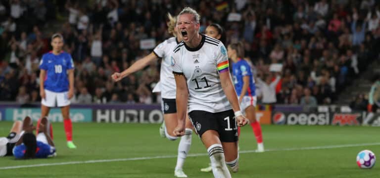 Überzeugender Auftritt: Popp wuchtet DFB-Elf ins EM-Finale