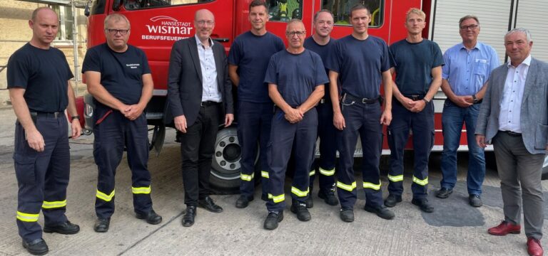 Minister Pegel besucht Berufsfeuerwehr Wismar