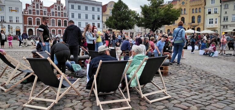 Wohnzimmerkonzerte auf dem Wismarer Markt: „Summer In The City“