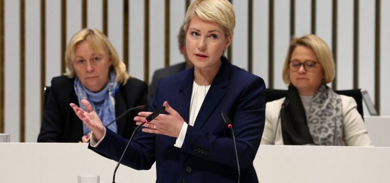 Schwesig: Aufhebung der Schuldenbremse muss möglich sein