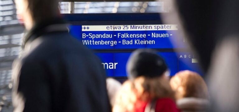 Antragszahl mehr als verdoppelt: Bahn zahlt 2022 Rekordsumme an Entschädigungen