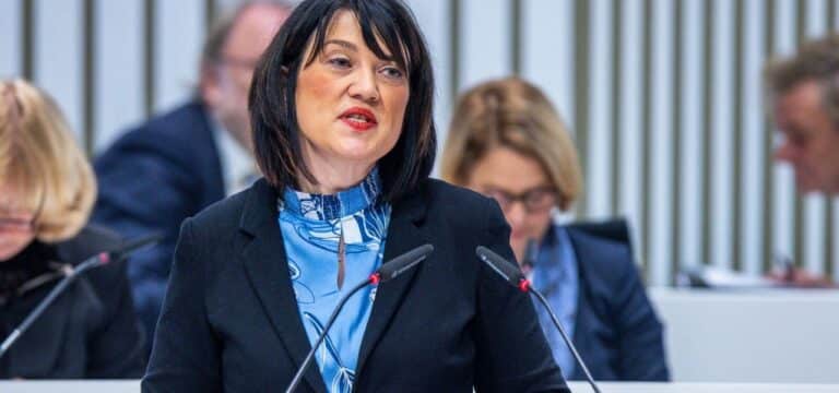 Justizministerin Bernhardt wirbt für Legalisierung des Containerns