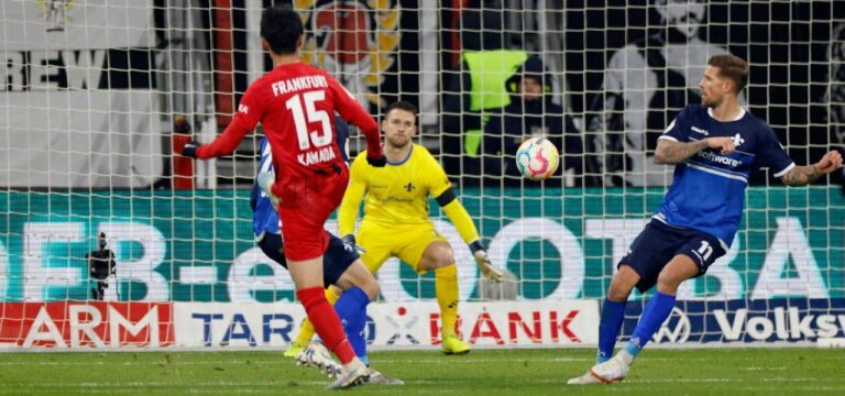 Doppel-Schreck noch repariert: Eintracht Frankfurt gewinnt wildes Pokal-Spektakel