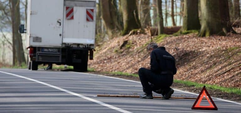 Tätersuche nach Raubüberfall auf Bäckerei-Lieferanten auf Hochtouren