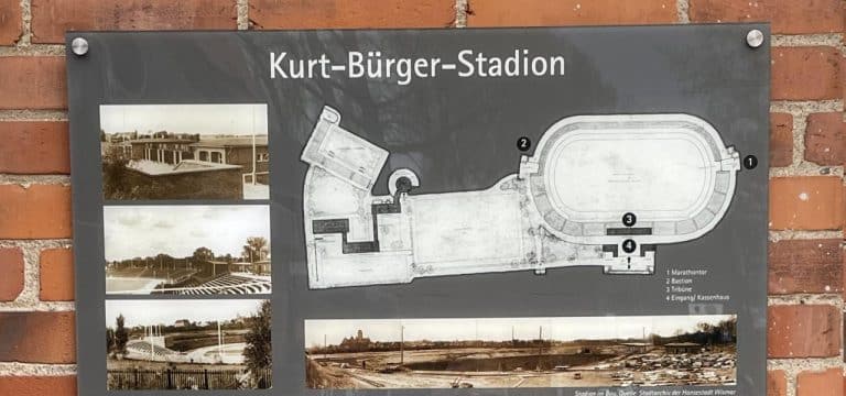 Wismar: Neue Infotafel am Kurt-Bürger-Stadion