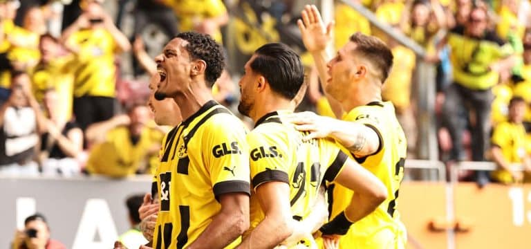 Chancenwucher am Ende belohnt: Titel ganz nah: BVB stößt kriselnde Bayern vom Thron