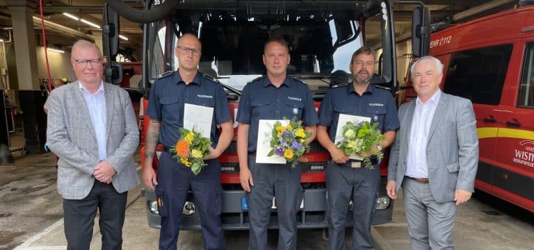 Drei Kameraden der Berufsfeuerwehr Wismar befördert