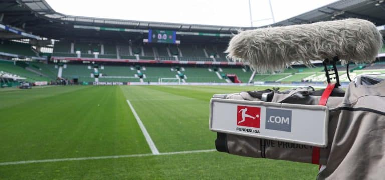 DAZN und Sky mit Problemen: Bundesliga schaut nervös auf TV-Vertragsgeschacher