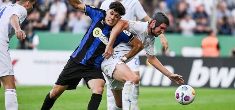 Zweitliga-Spitzenreiter Rostock zittert sich im Pokal weiter