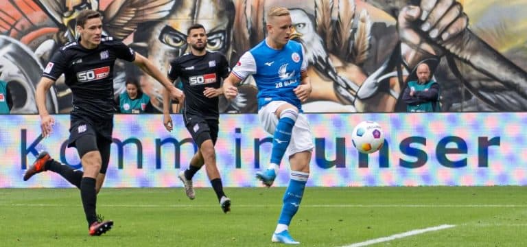 Wieder Heimsieg für den FC Hansa Rostock und vorerst Tabellenführung