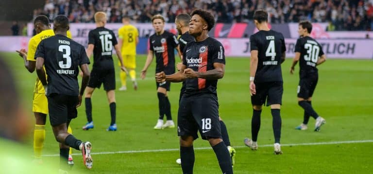 Viel Blut und zwei späte Tore: Eintracht erkämpft sich neue Europapokal-Abende