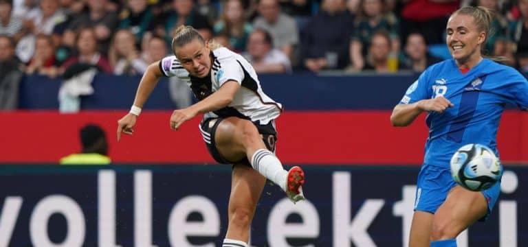 Island besiegt, Paris-Traum lebt: Bühl-Hammer befreien DFB-Frauen aus tiefem Loch