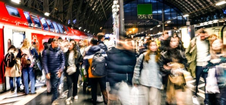 Auslastung steigt um 18 Prozent: Deutschlandticket füllt Regio-Züge der Bahn