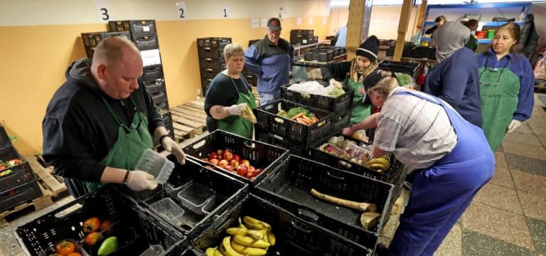 Mehr Kunden, weniger Spenden: Jede dritte Tafel hat Aufnahmestopps oder Wartelisten