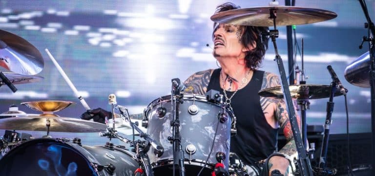 Frau wirft Tommy Lee sexuellen Übergriff in Helikopter vor