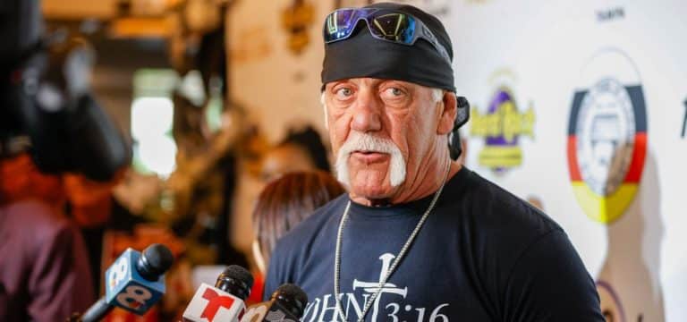 „Totale Kapitulation“ vor Jesus: Hulk Hogan lässt sich taufen