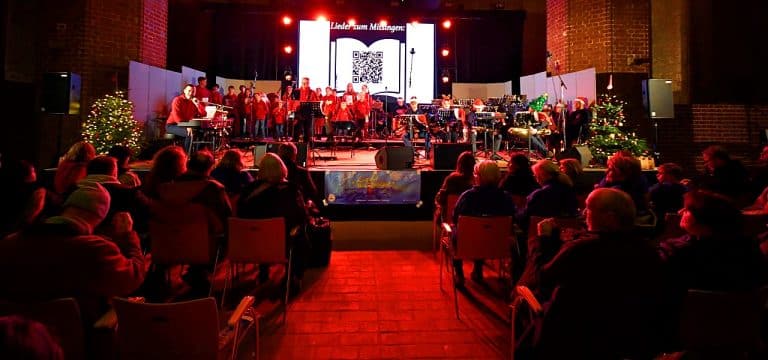 „Wismar singt“ – und alle haben in der weihnachtlichen St. Georgen Kirche mitgesungen