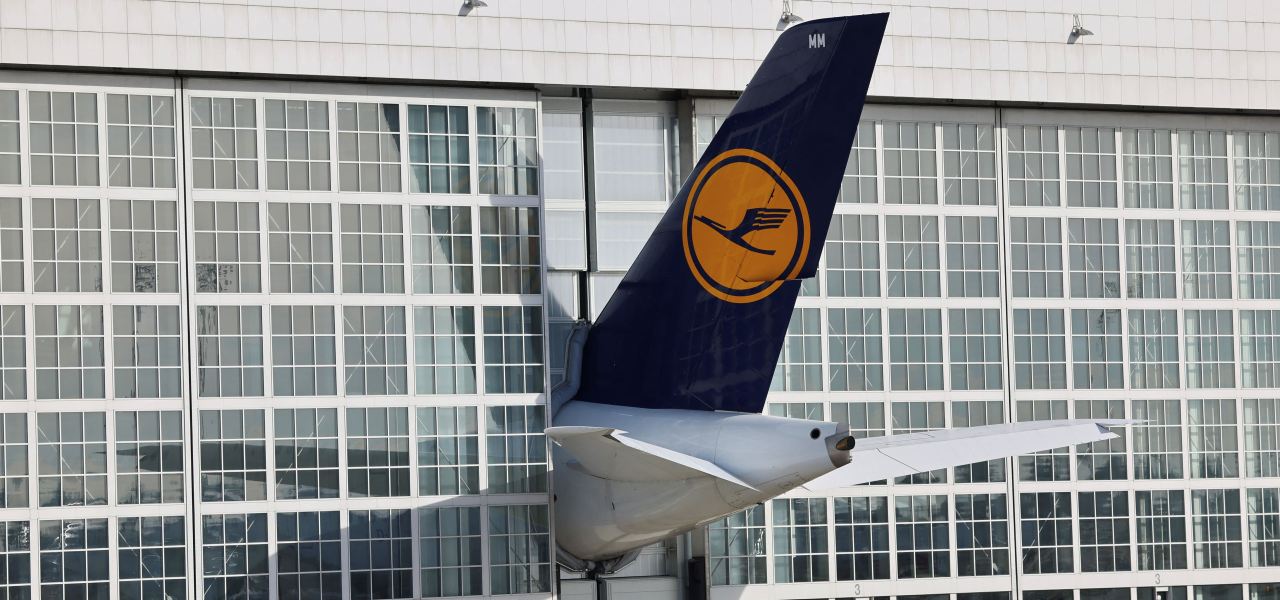 27 Stunden Ab Dienstagmorgen: Verdi Ruft Lufthansa-Bodenpersonal Zu ...