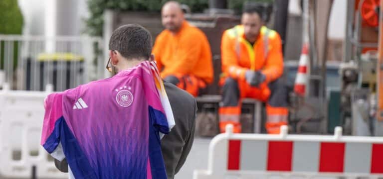 Pink-Lila als Verkaufsschlager?: DFB-Trikot ärgert fragile Männer und wird zum Hit