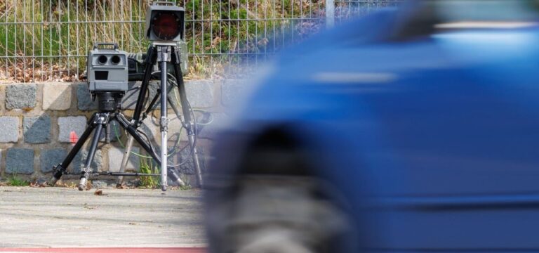 Zu schnell oder bei Rot über die Ampel: Teure Verstöße