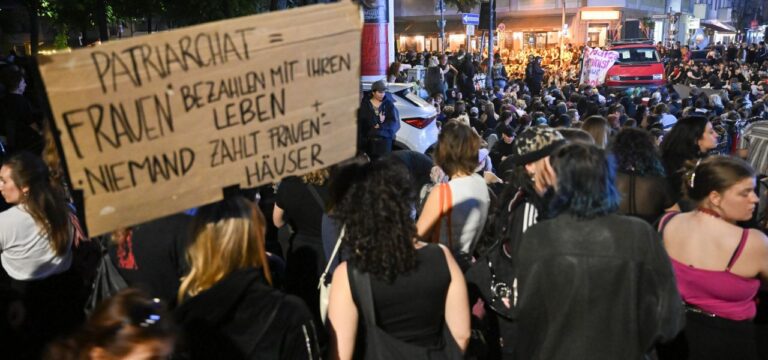 Friedlicher als im letzten Jahr: Erste Demos ziehen durch Berlin