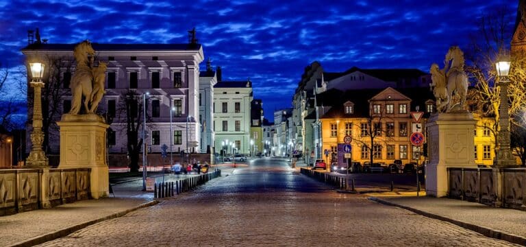 Verfassungsfeindliche Parolen Schlossbrücke Schwerin – Polizei sucht weiter Zeugen und schaltet Hinweisportal frei