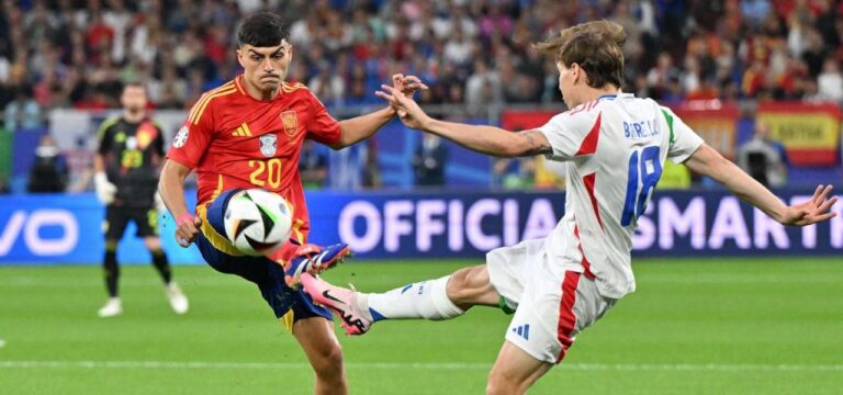 Nächste Fußball-Gala bei EM: Furioses Spanien drückt, bis Italien den Ball selbst ins Tor schießt