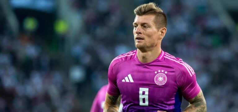 Mit weißen Shirts durch Vorrunde: DFB-Elf kann vorerst nicht im pinken Trikot spielen